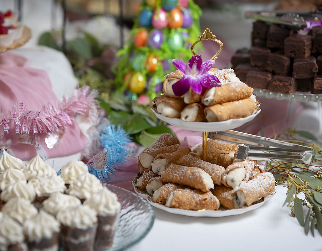 Wedding Cakes, Dessert Tables, and Late Night Snacks: Ending the Night Right